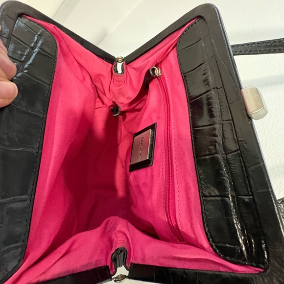 Unique Vintage Sleek Black Crocodile-Embossed Hand  Bag - Picture 12 of 14